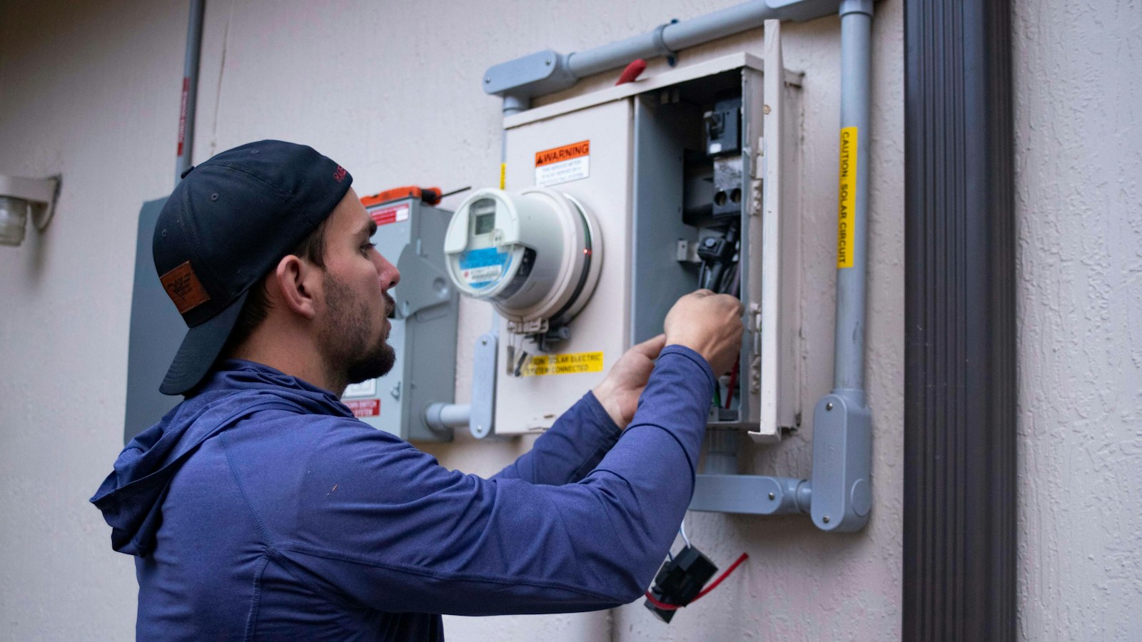 Installatie team van HR Duurzaam aan het werk
